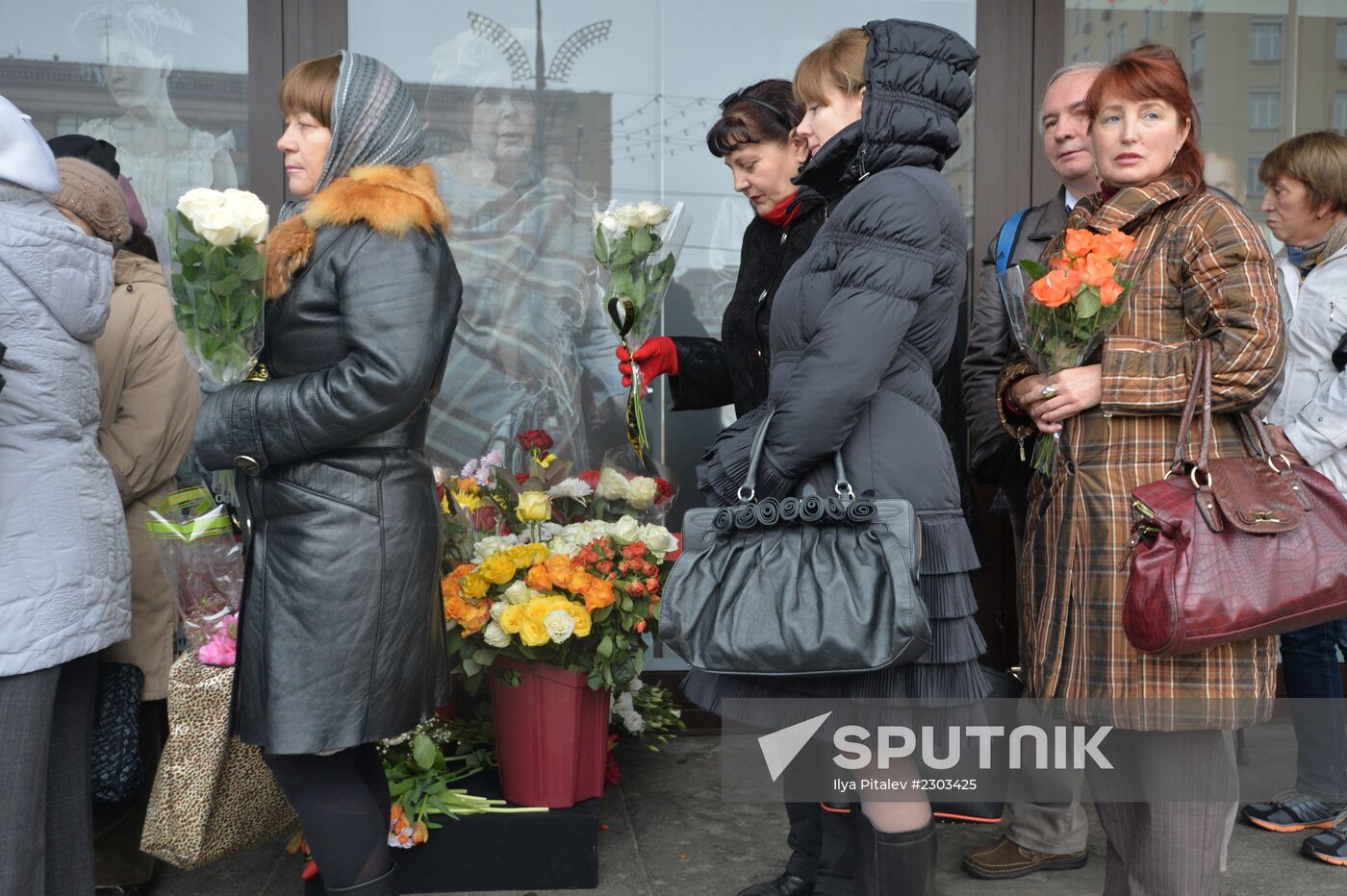 Paying last respects to actress Olga Aroseva at Variety Theater