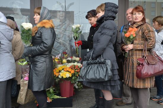 Paying last respects to actress Olga Aroseva at Variety Theater