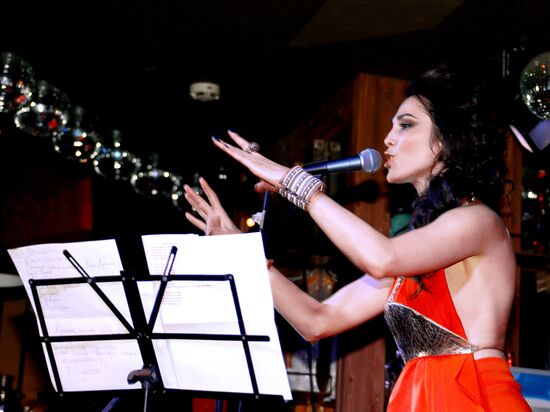 Sati Kazanova's Dura music video premiere