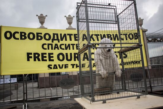 Rallyto support Greenpeace activists arrested in Murmansk