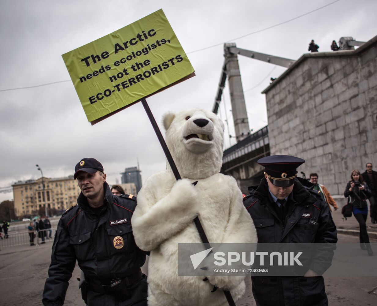 Rallyto support Greenpeace activists arrested in Murmansk