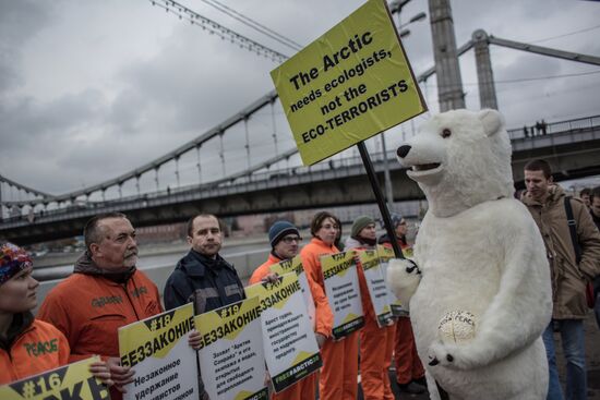 Rallyto support Greenpeace activists arrested in Murmansk