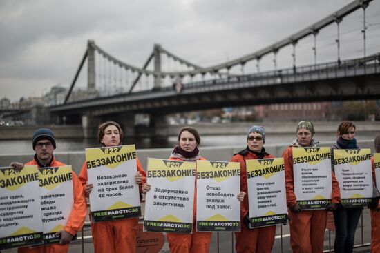 Rallyto support Greenpeace activists arrested in Murmansk
