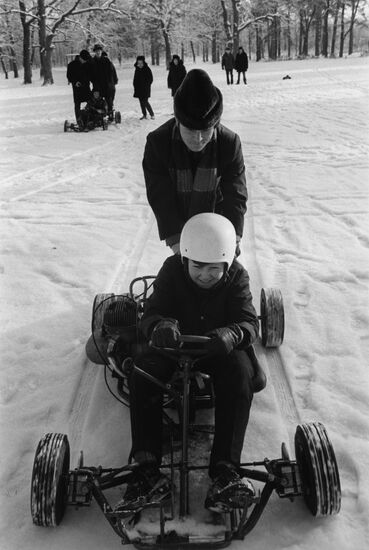 Child on a snowsledge