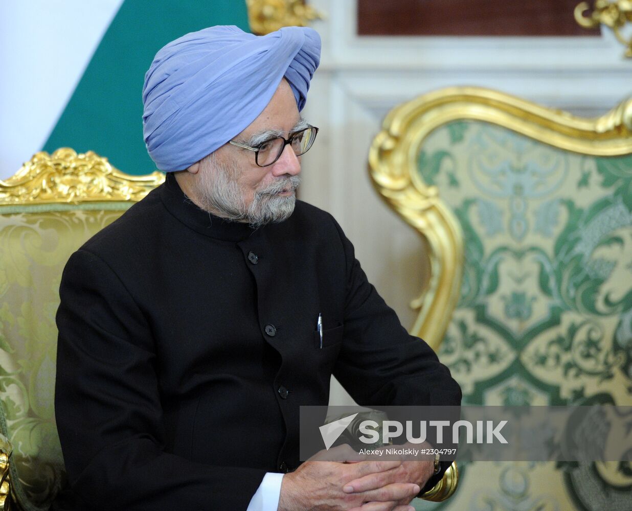 Vladimir Putin meets with Manmohan Singh