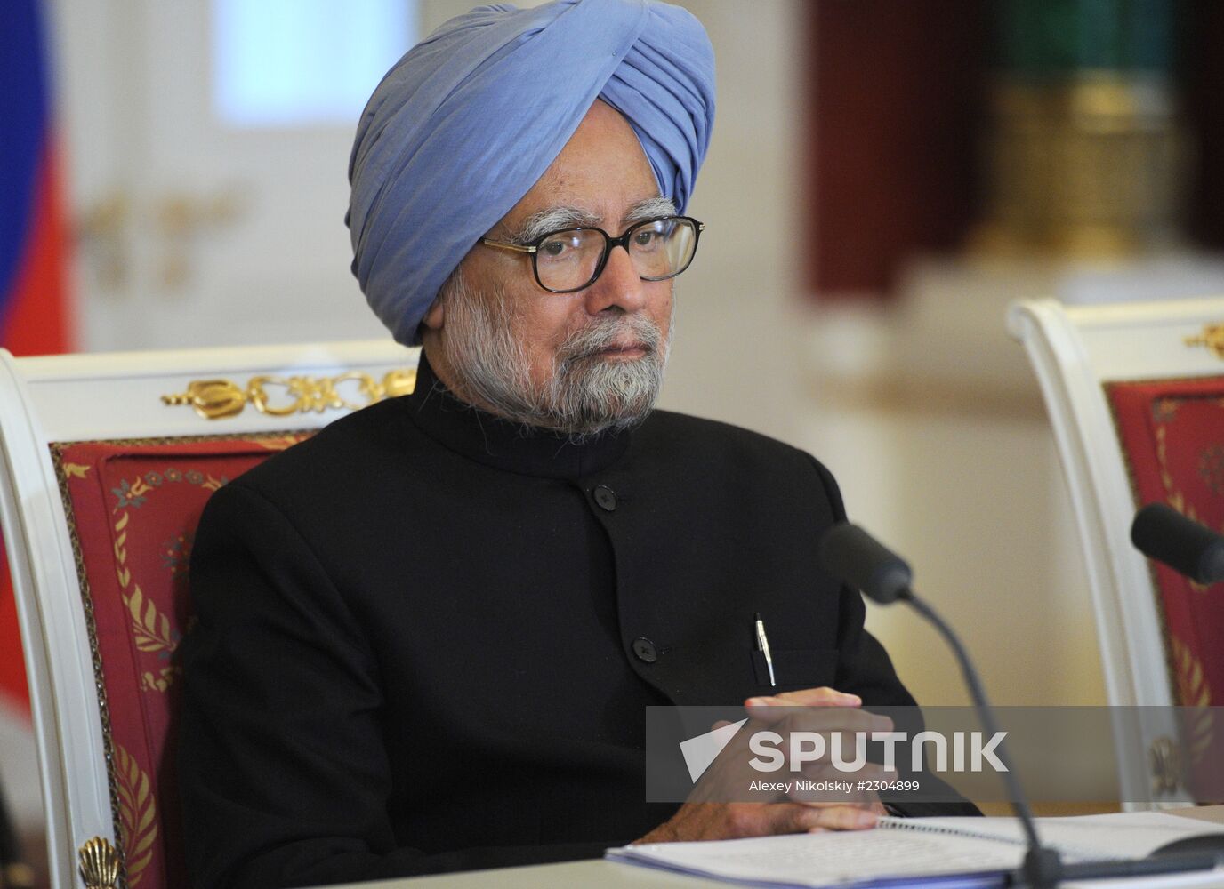 Vladimir Putin meets with Manmohan Singh