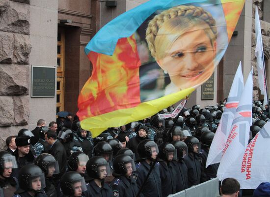 Opposition rally near Kiev City Council building