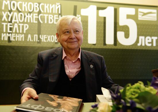 Commemorative signs presented to actors and employees of Moscow Chekhov ArtTheater