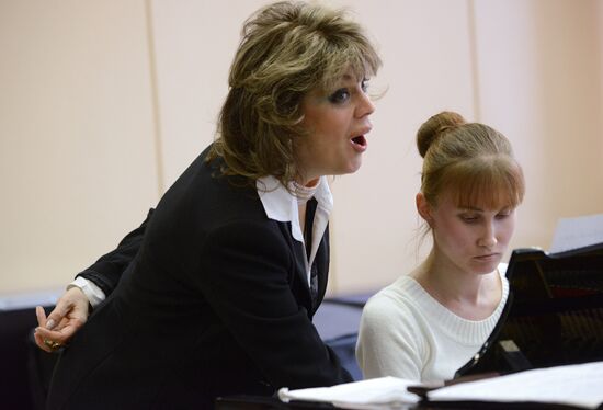 Master-class by Lyubov Kazarnovskaya in Gifted Children-2013 project