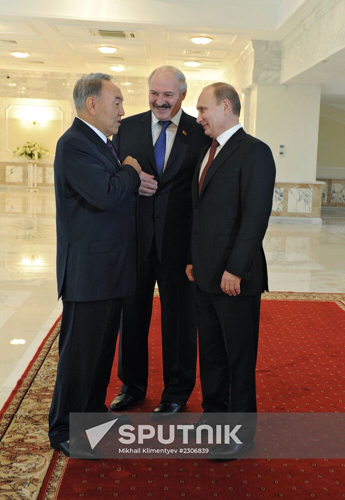 Vladimir Putinvisits Belarus