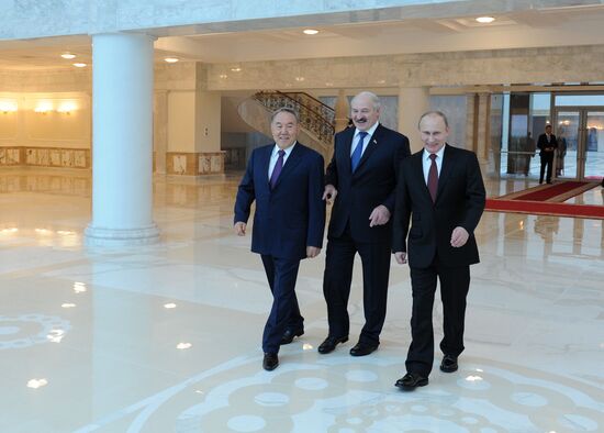 Vladimir Putinvisits Belarus