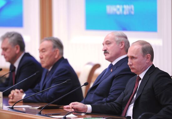 Vladimir Putin visits Belarus