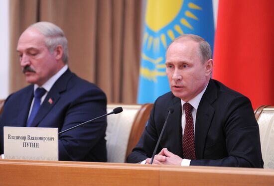 Vladimir Putin visits Belarus