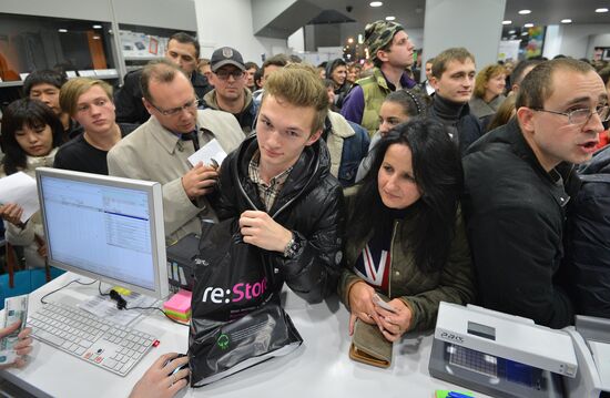 Official start of sales of iPhone 5s and iPhone 5c in Mos