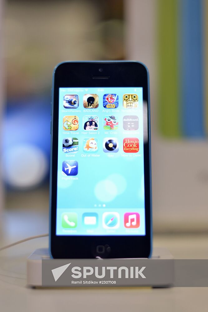 Official start of sales of iPhone 5s and iPhone 5c in Mos