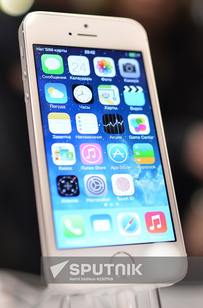 Official start of sales of iPhone 5s and iPhone 5c in Mos