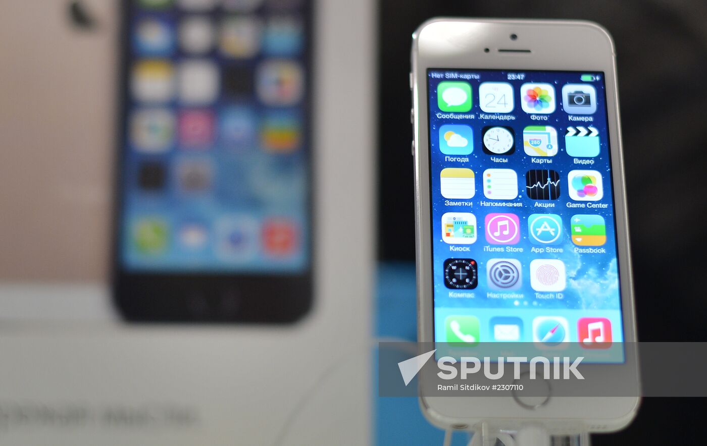 Official start of sales of iPhone 5s and iPhone 5c in Moscow