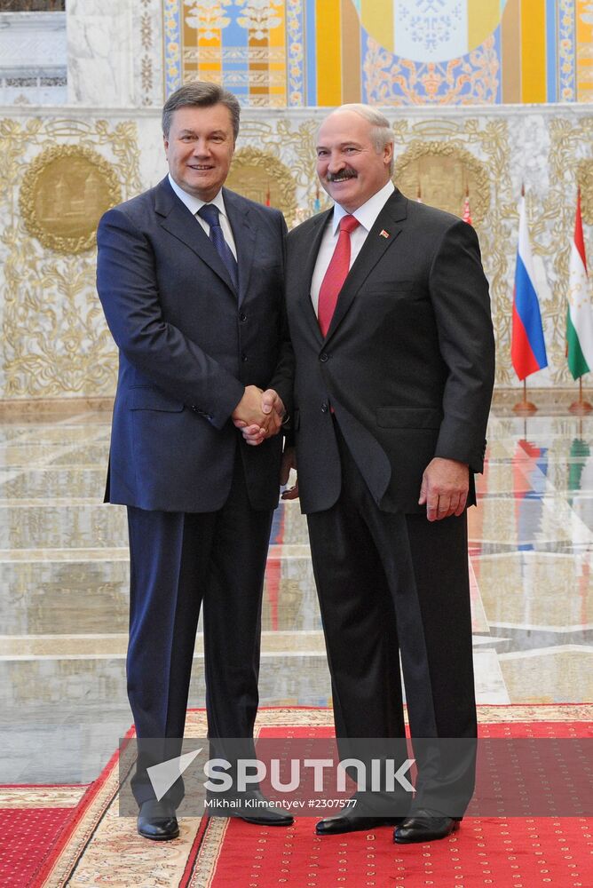 Vladimir Putin visits Belarus