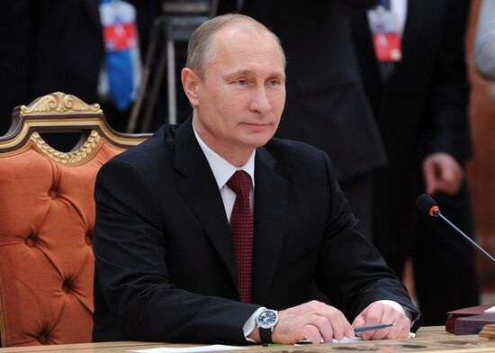 Vladimir Putin visits Belarus