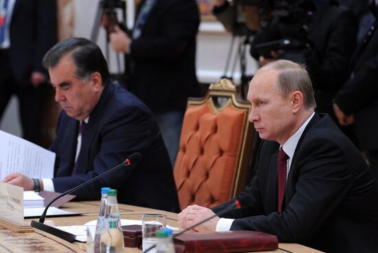 Vladimir Putin visits Belarus