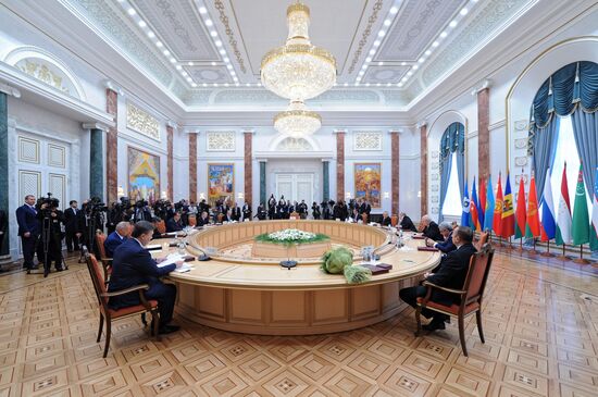 Vladimir Putin visits Belarus