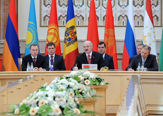 Vladimir Putin visits Belarus