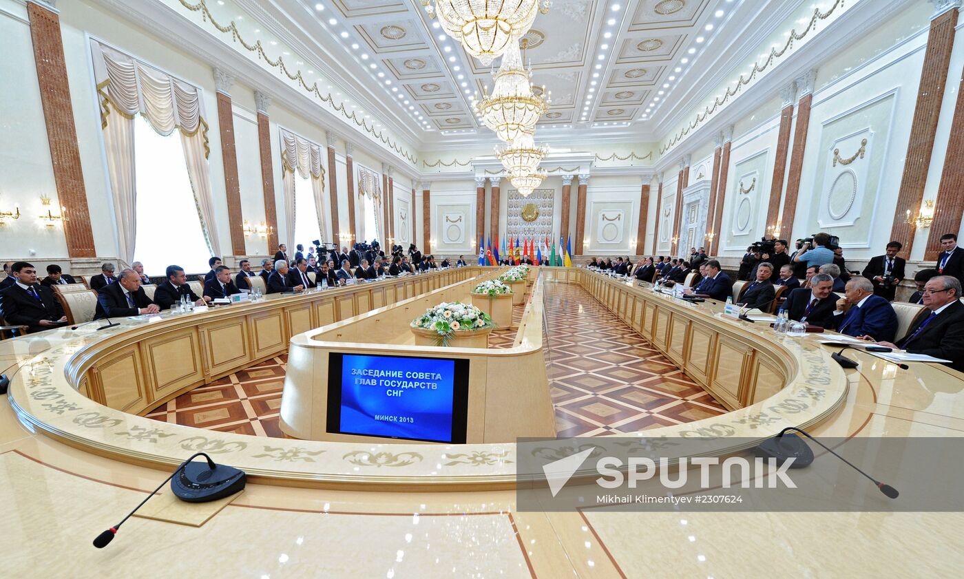 Vladimir Putin visits Belarus