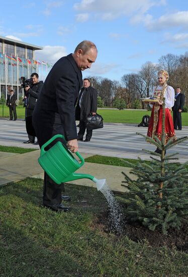 Vladimir Putin visits Belarus