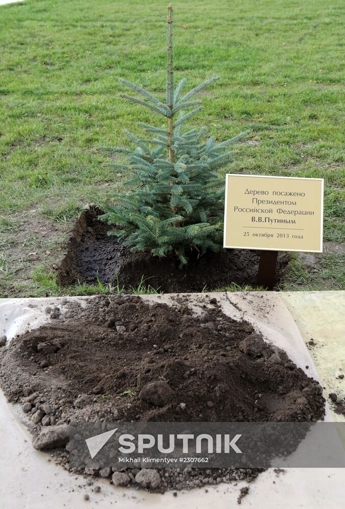 Vladimir Putin visits Belarus