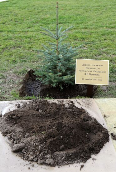 Vladimir Putin visits Belarus
