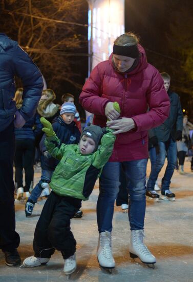 Lyod skating rink opens in Sokolniki park