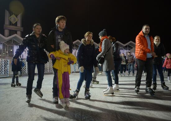 Lyod skating rink opens in Sokolniki park