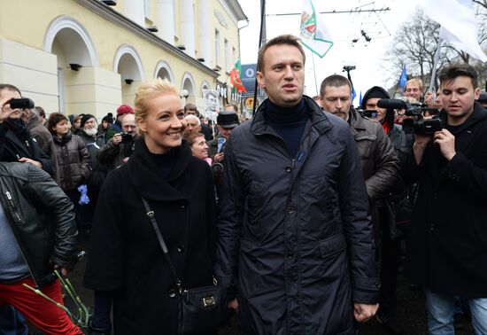 Opposition stages rally in support of political prisoners