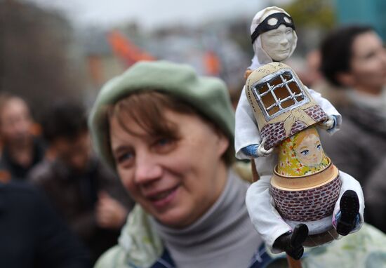 Opposition stages rally in support of political prisoners