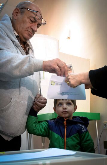 Georgia votes in presidential election