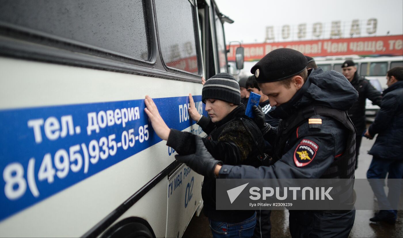 Police inspects Moscow Sadovod market