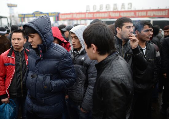 Police inspects Moscow Sadovod market