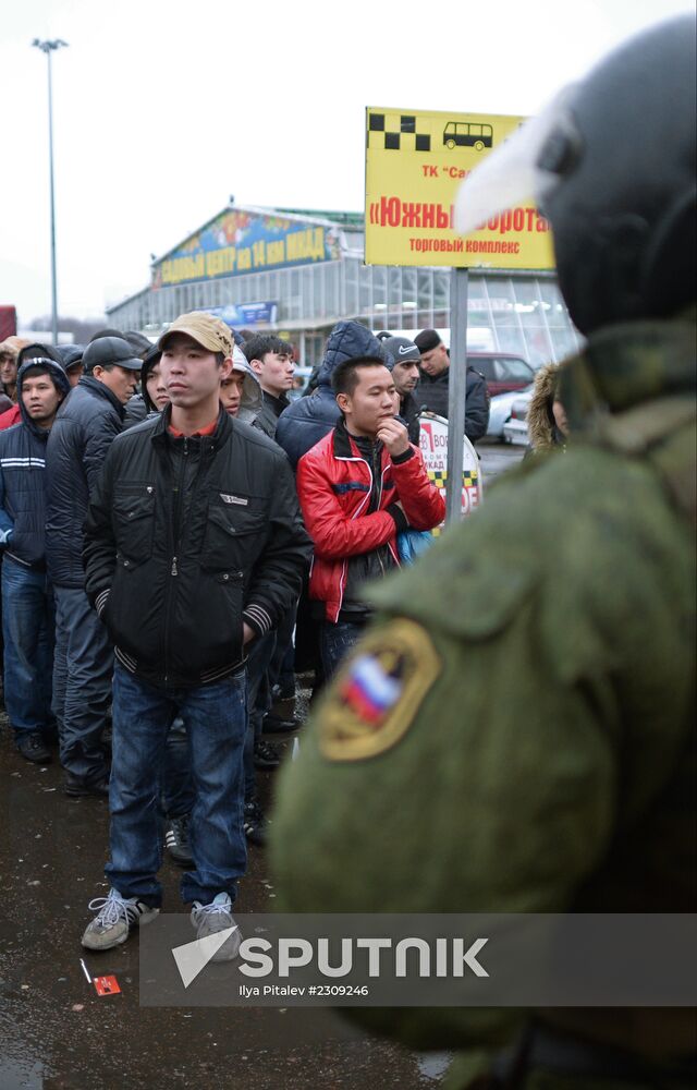 Police inspects Moscow Sadovod market