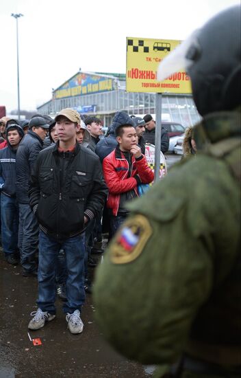 Police inspects Moscow Sadovod market