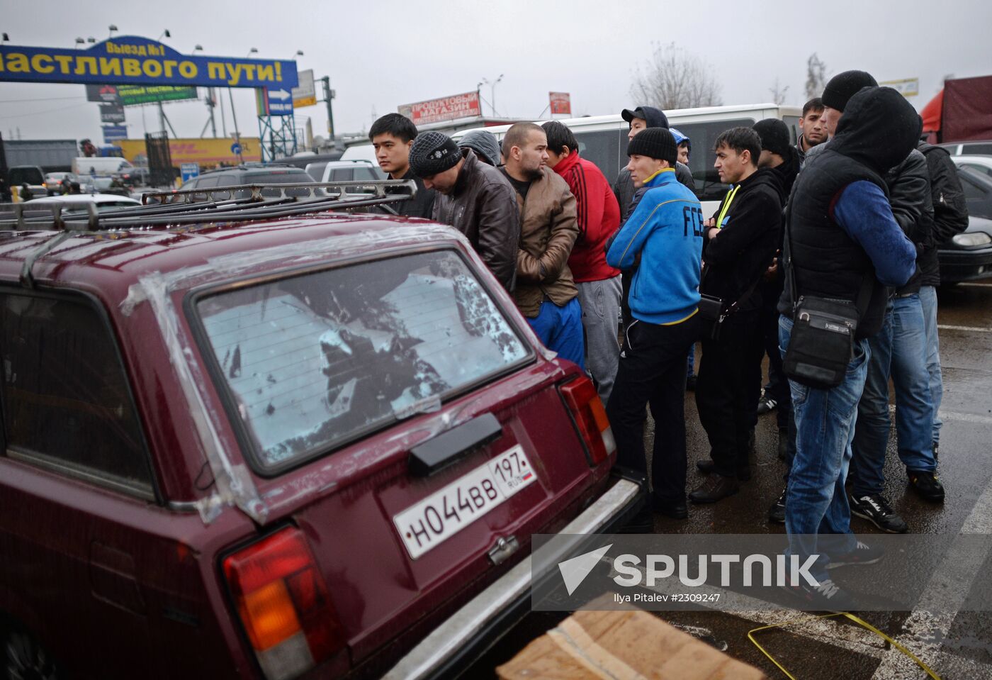 Police inspects Moscow Sadovod market