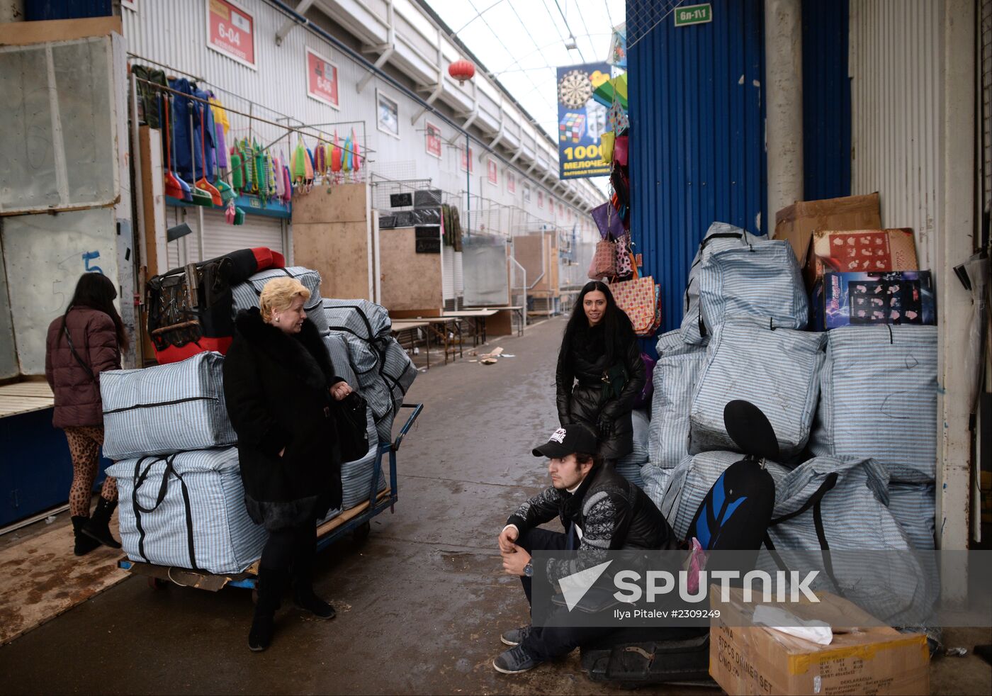 Police inspects Moscow Sadovod market