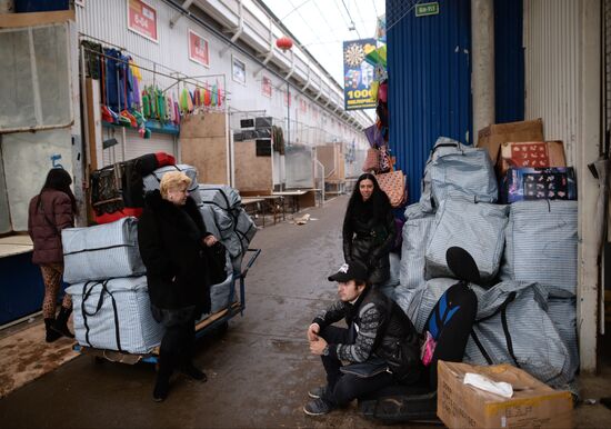 Police inspects Moscow Sadovod market