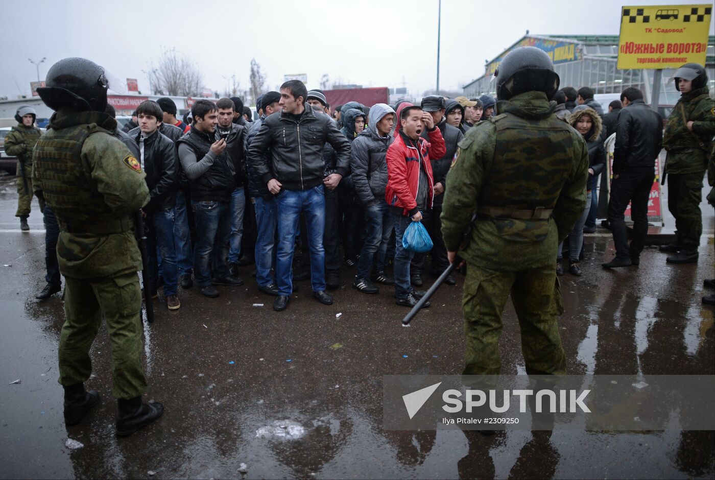 Police inspects Moscow Sadovod market