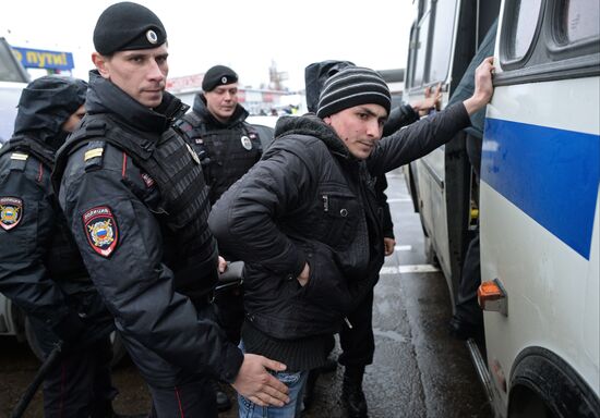 Police inspects Moscow Sadovod market
