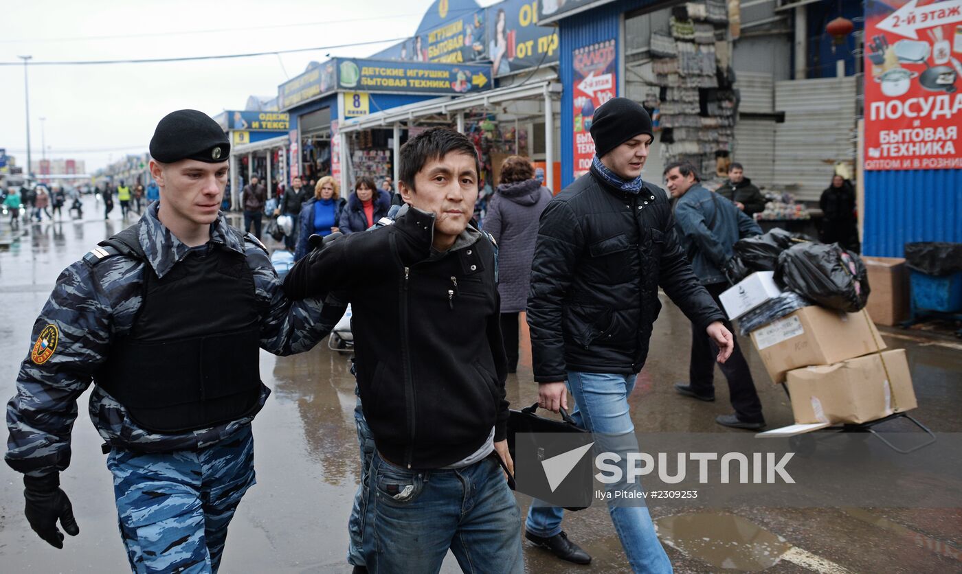 Police inspects Moscow Sadovod market