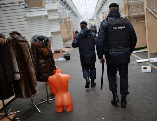 Police inspects Moscow Sadovod market