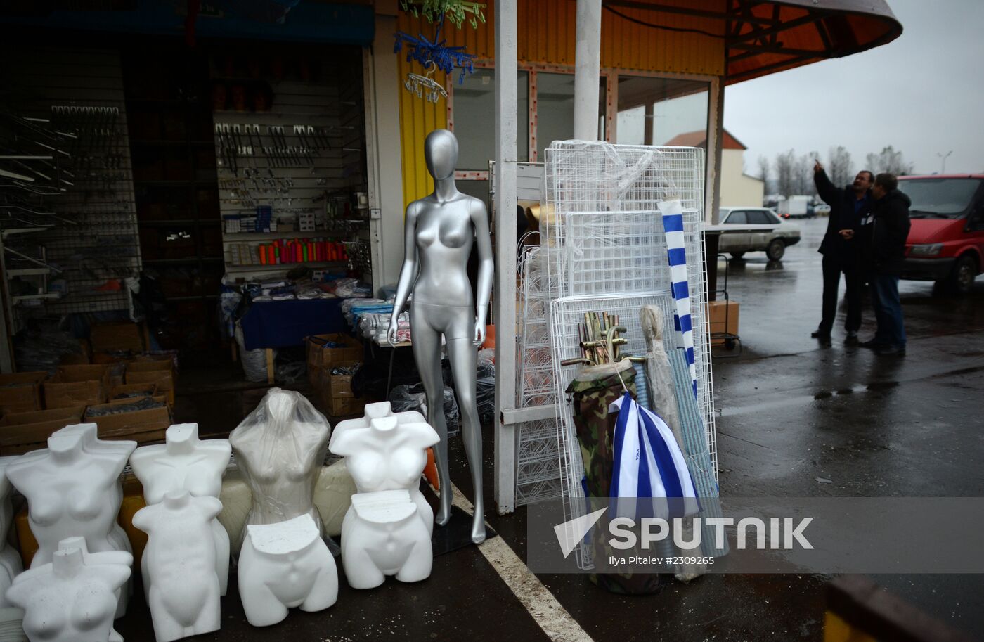 Police inspects Moscow Sadovod market