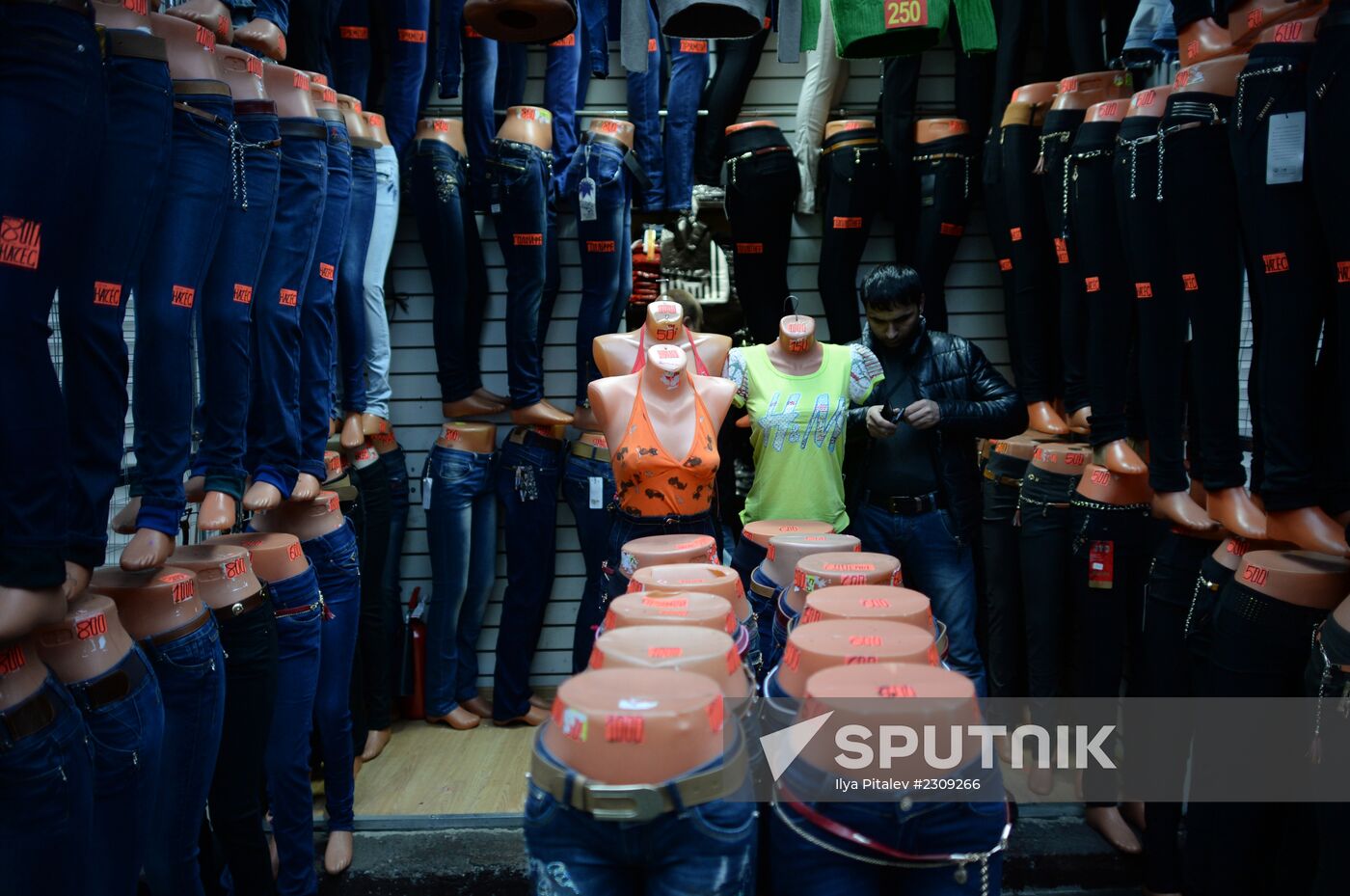 Police inspects Moscow Sadovod market