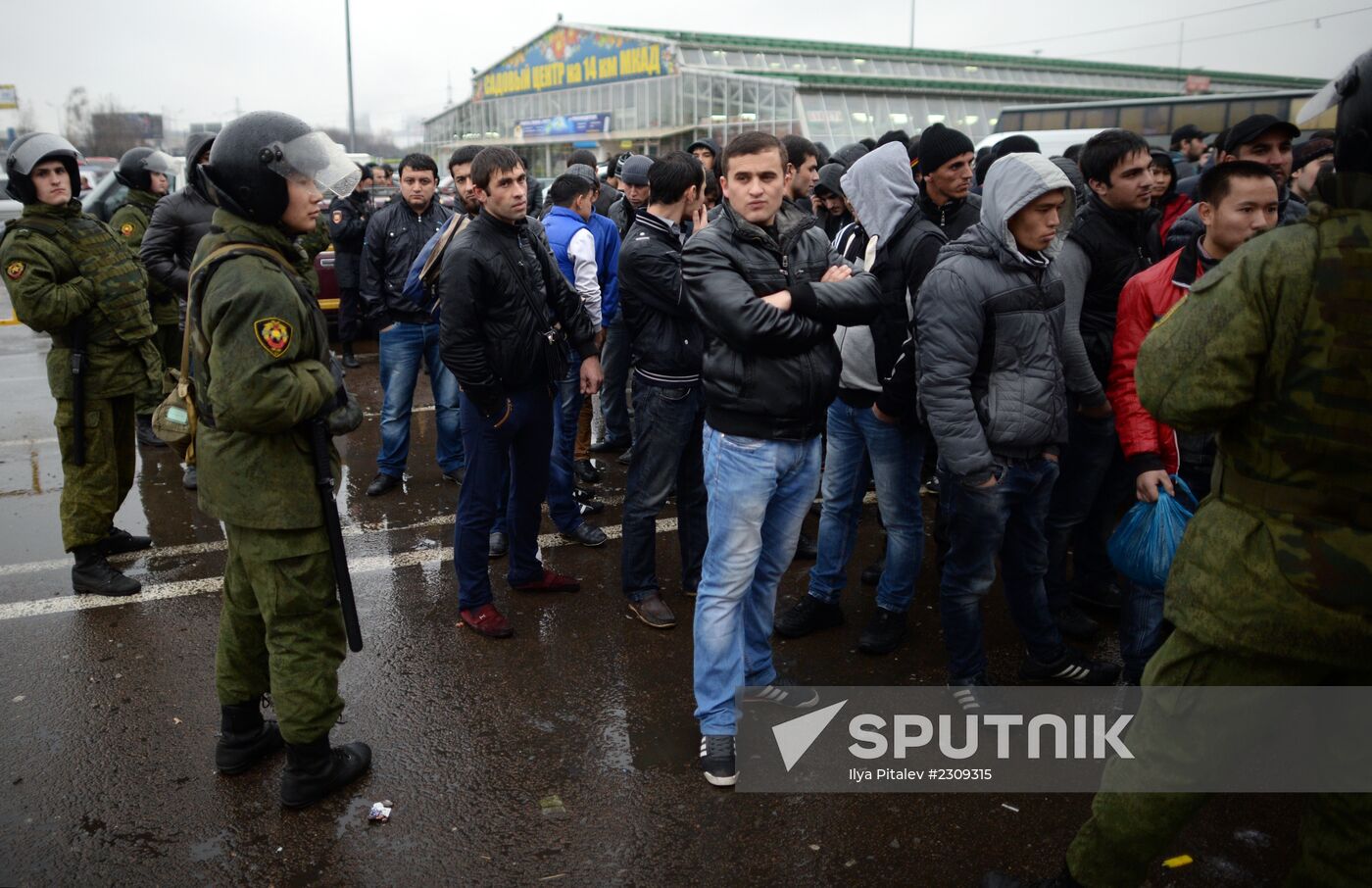 Police raid Moscow market "Sadovod"