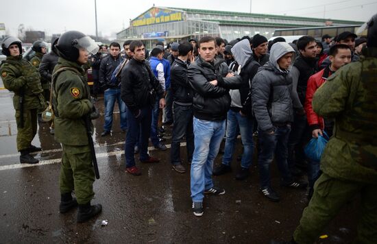 Police raid Moscow market "Sadovod"